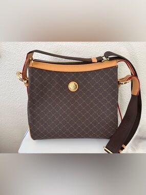Rioni - Mia
Top Zip Messenger Bag